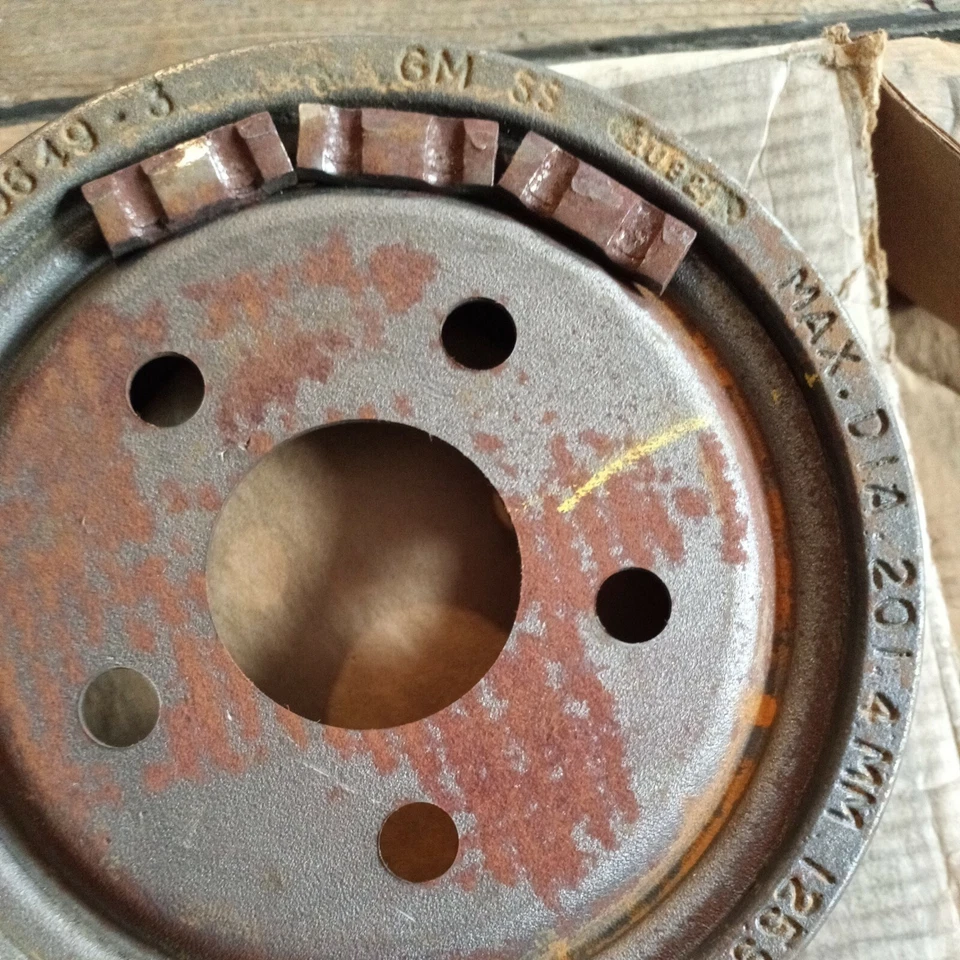 制动鼓 NOS 1980 - 2002 Pontiac Sunbird Sunfire Grand Am 原始设备制造商通用 — 第 3/4 张图片