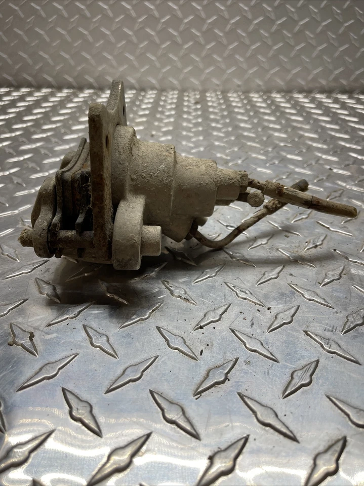 04 Pinza de freno trasera derecha Polaris Sportsman 700 4x4 Foto 4 de 4