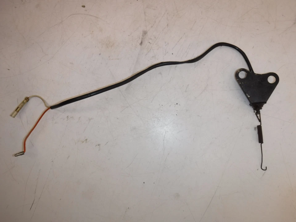 Suzuki TC90 1970 interruptor de freno trasero y soporte Foto 4 de 4