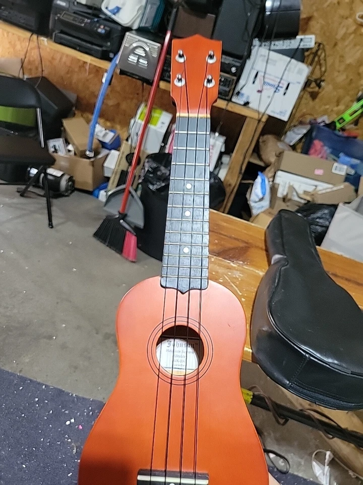 Johnson Traditional Soprano Ukulele UK-100 With Case - Image 3 of 4