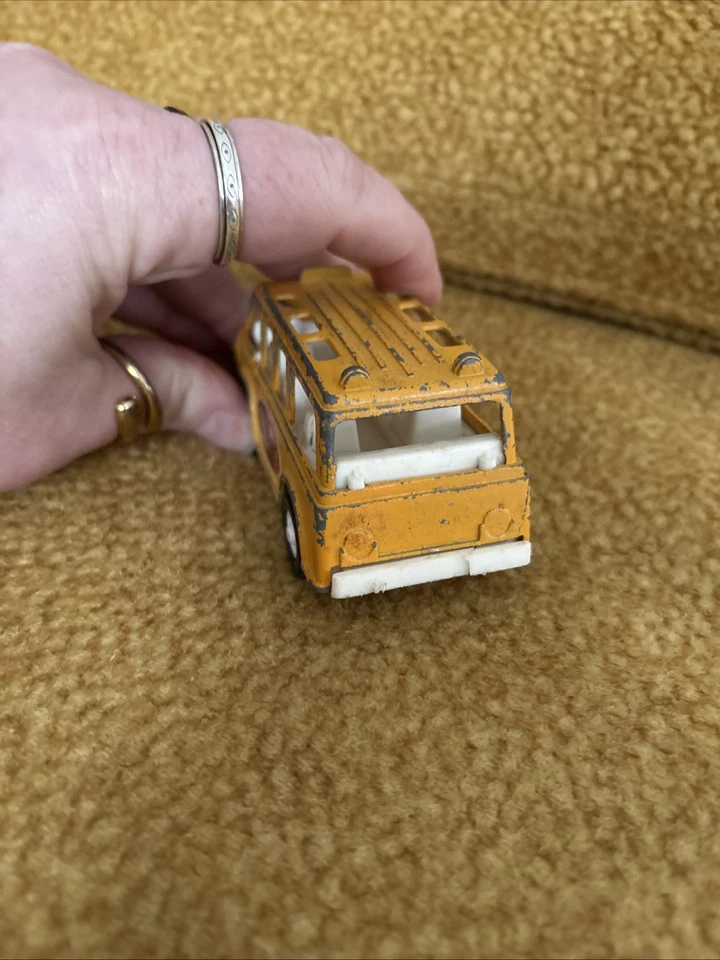 Tootsie Toy Toughs 1970 diecast Buzy Bee Bus (buen estado) Foto 3 de 4
