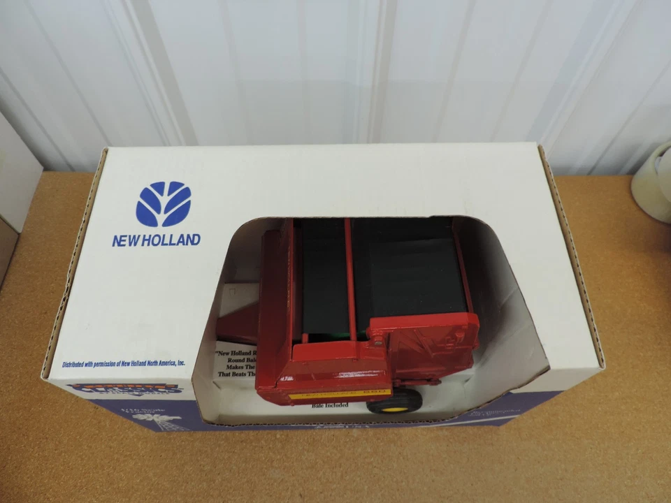New Holland Ford 660 hay baler round SCALE MODELS 1/16 box diecast farm toy Z - Image 2 of 4