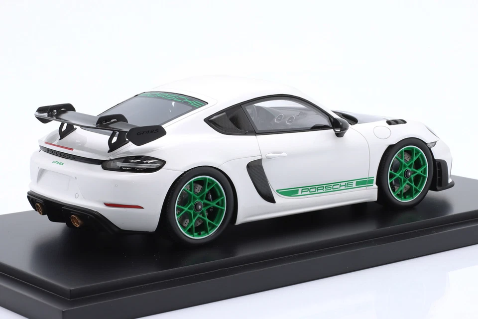 New Spark Porsche 718 982 GT4 RS 2021 1:18 Model Car White 0214130SCAY KidBX - Image 3 of 4