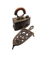 Bügeleisen mit Untersetzer - Kohle - Eisen - Gusseisen - Antik - Shabby - Retro