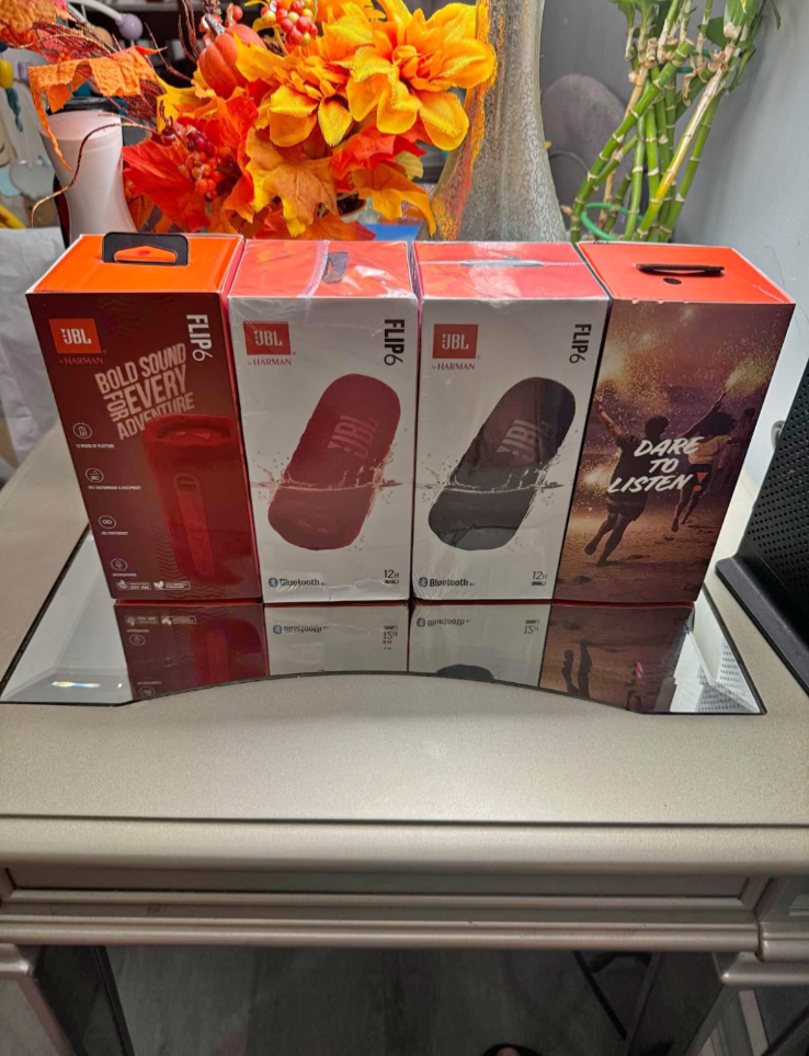 JBL FLIP6 Waterproof Bluetooth Speaker in Vibrant Red-image