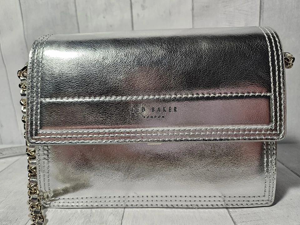 Bandolera/cartera Ted Baker Libbe plateada correas ajustables Foto 2 de 4
