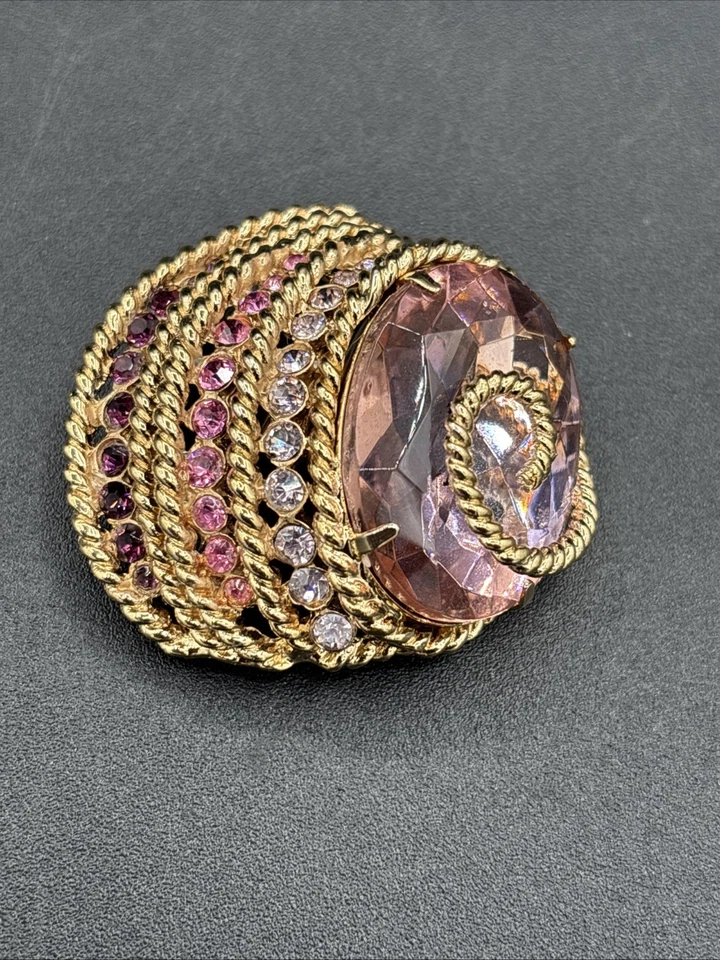 Broche Corocraft tono dorado y pendientes a juego púrpura/rosa Foto 3 de 4