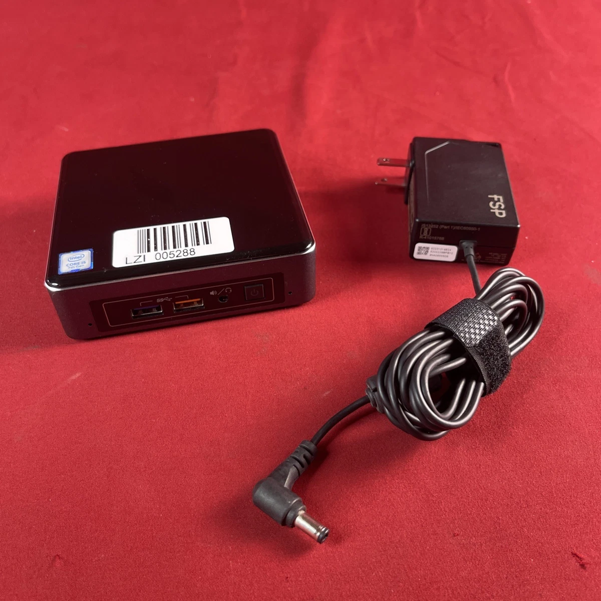 Mini PC Intel NUC7 – I5-7260U, 8 Go RAM, SSD – Excellent état – Bureau Compact