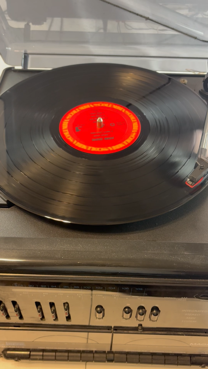 MAGNAVOX Integrated Stereo Tape Radio System Belt Drive Turntable