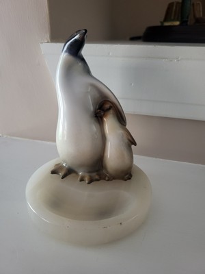 Emperor Penguin with Baby Chick Figurine   Hand-Painted Wildlife Decor READ