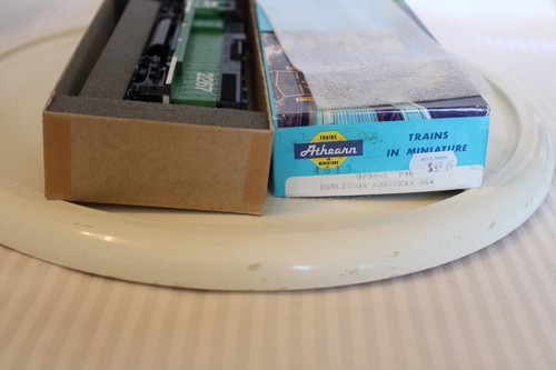 Locomotora diésel escala HO Athearn, GP38-2, Burlington Northern Green, #2267 | Zustand: Used
