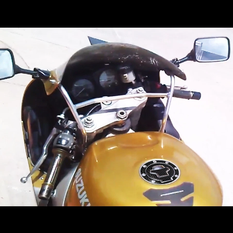 Almohadilla perforada para tanque de gasolina 4 piezas + cubierta de tapa de combustible 97-03 GSXR-600/750/1000 cromo plateado Foto 4 de 4