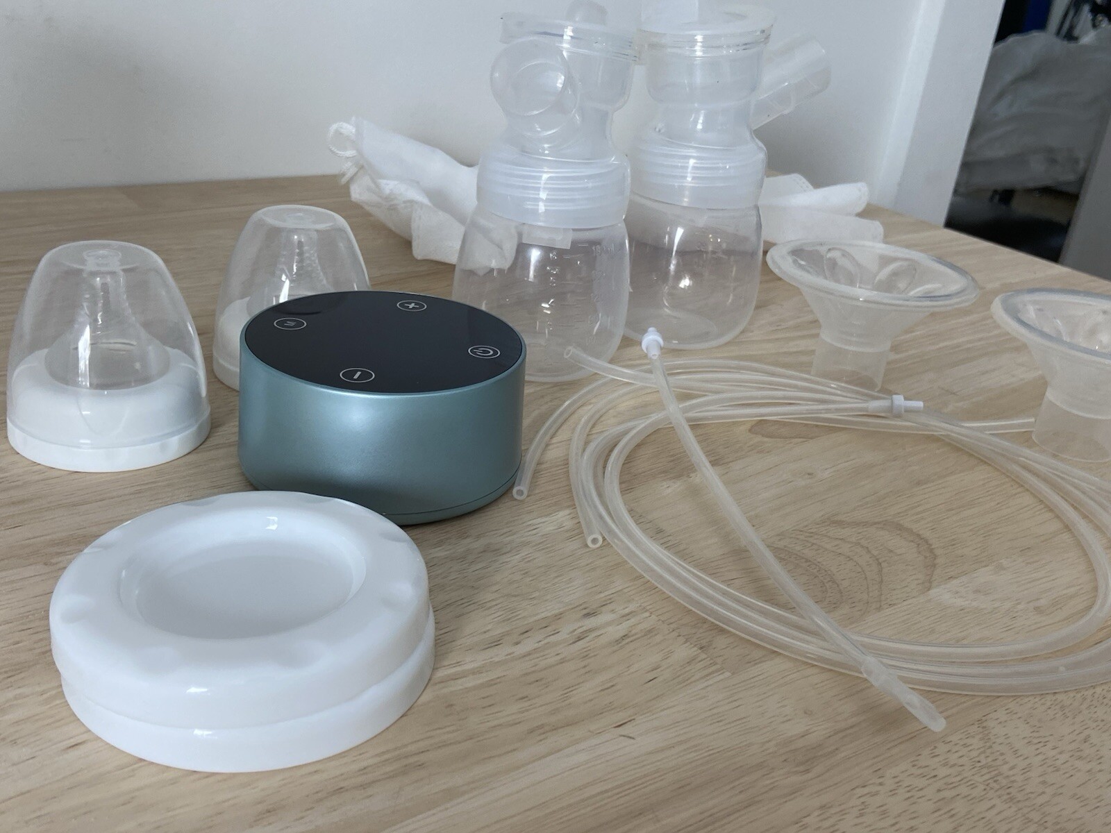 Portable Electric Breast Pump with 1200mAh Rechargeable Battery-image