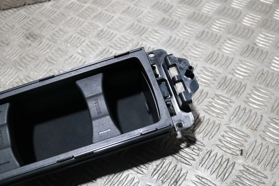 FORD FOCUS MK3 CONSOLE CENTRAL PORTA-COPO ACABAMENTO F1EB-R13560-BDW 2015-2018 CU16 - Imagem 2 de 4