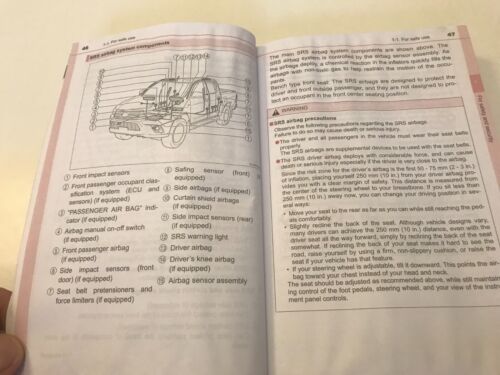 Genuine Toyota Hilux Owners manual, 676 pages, very good condition. - Picture 2 of 7