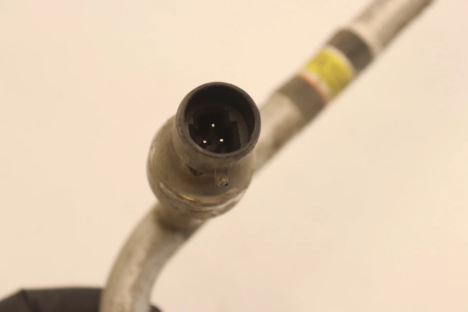 Chevrolet Silverado 2500 HD 2015-2019 6,0 L L L96 AIRE ACONDICIONADO DESCARGA MANGUERA OEM Foto 3 de 4