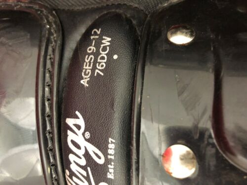 UN PAR DE ESPINILLAS DE ÁRBITRO EQUIPO DE BÉISBOL RAWLINGS de softbol en buen estado. - Imagen 9 de 12