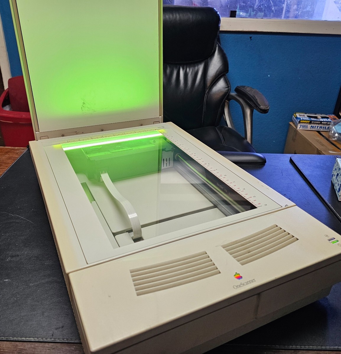 Vintage - Apple Color One Scanner 600/27, Powers on, Clean Glass