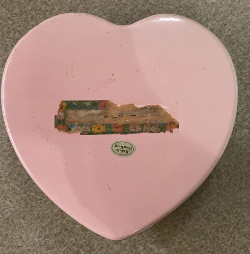 Heart Shaped Candy Tin Hong Kong Cherub Angel Cupid Valentine VTG 5.5x5.5x1.5 - Picture 4 of 8