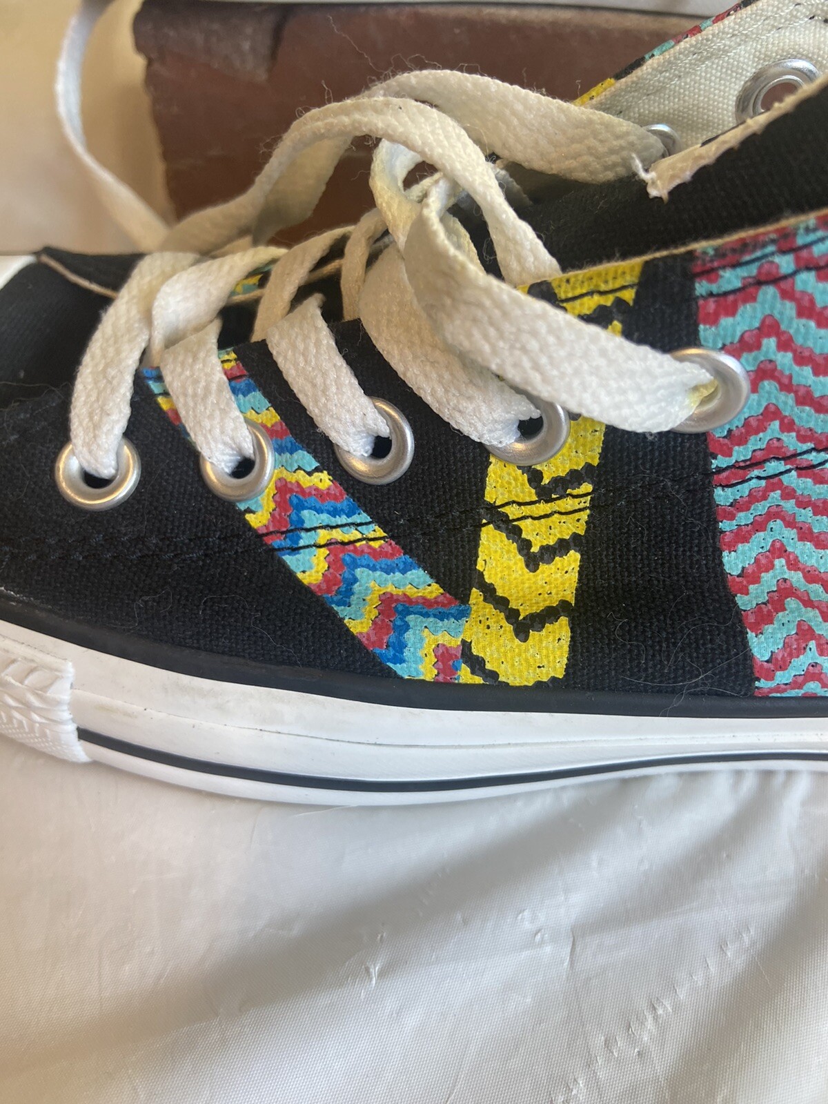 Women's Convers Chuck Taylor- All-Star-Friendship Bracelet Tennis Shoes- Size 8 thumbnail 5