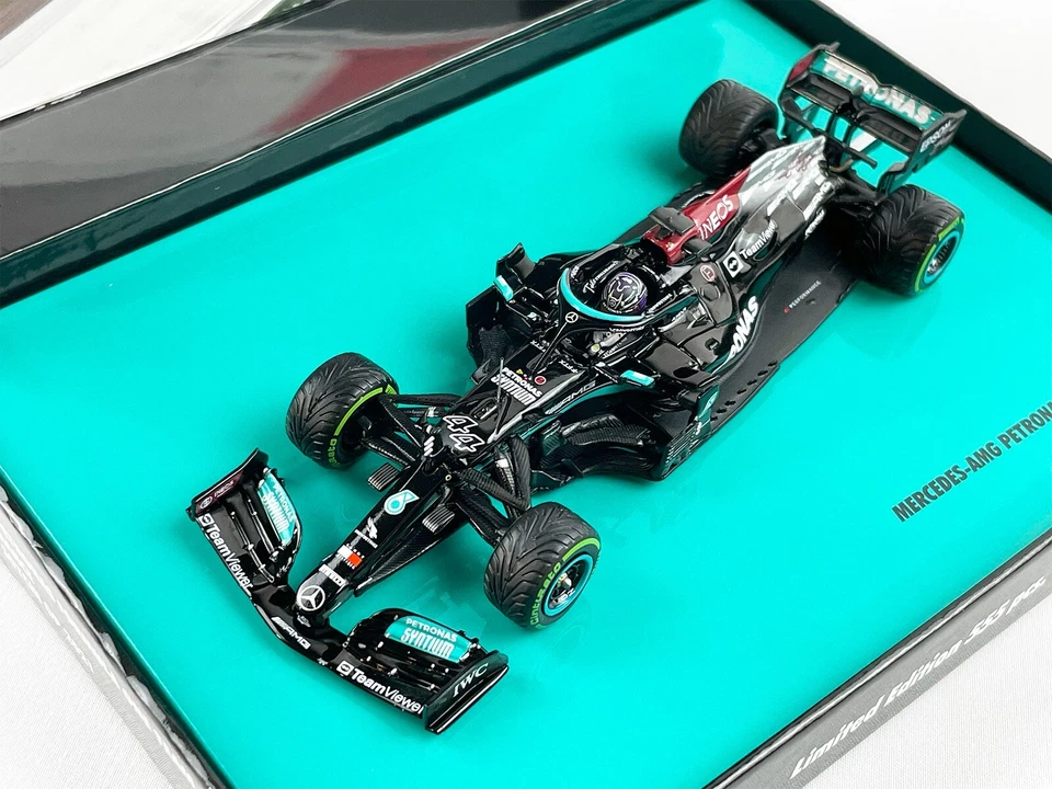 Mercedes F1 W12 Lewis Hamilton Rusia 100º GP Victoria 2021 1:43 Minichamps Caja Regalo Foto 4 de 4