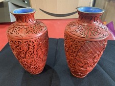 Coppia di vasi/urne vintage in lacca smaltata al cinabro circa 8"