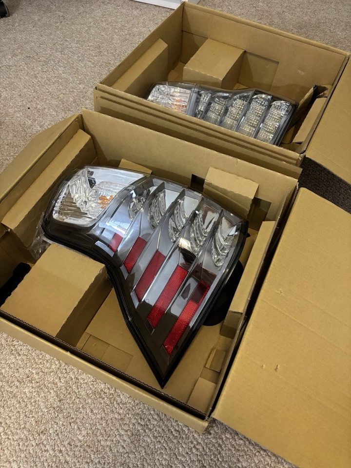 Juego de pares de luces traseras izquierda y derecha Lexus GX460 2023 certificado OEM Foto 3 de 4