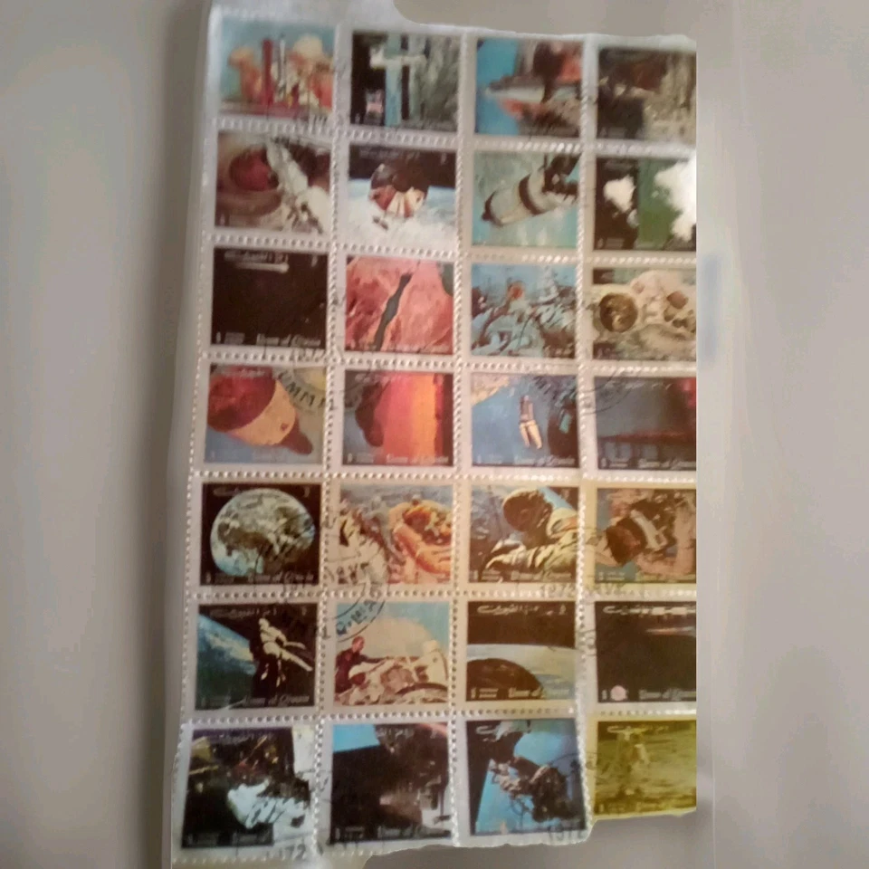 Estampillas Dubai bloque de 28, estampillas pequeñas conmemorativas del aterrizaje del Apolo de 1972 en el Foto 2 de 4