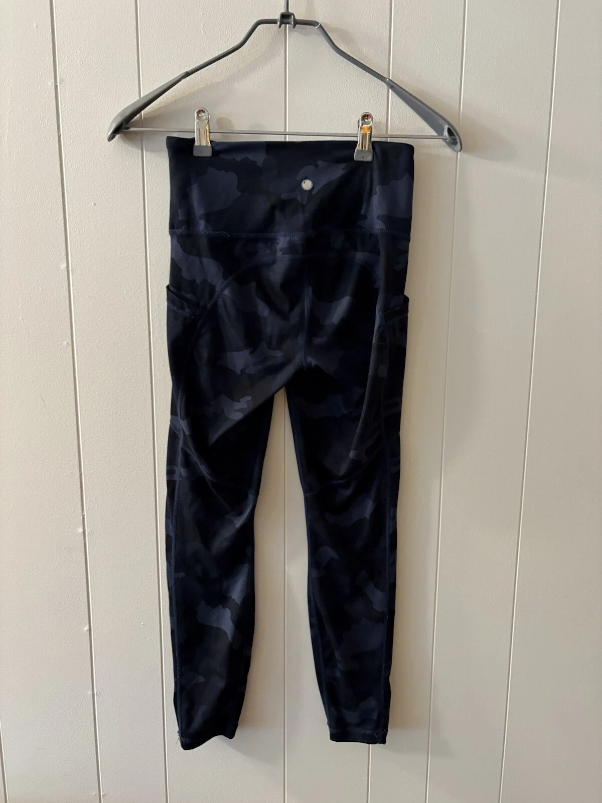 yogalicious lux camoflauge with pockets euc d3 leggings