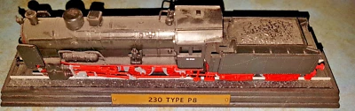 locomotive de collection fixée sur socle pour déco ancien loco 230 type p8 - Photo 1/2