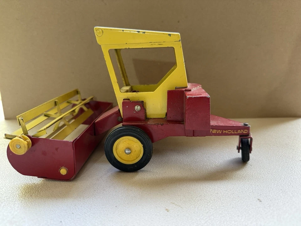 1/16 Ertl Farm Toy New Holland Swather Self Propelled Haybine - Image 3 of 3