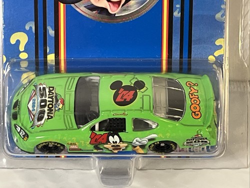Disney Nascar 2004 Daytona 500 Mickey Friends Goofy Pete 2 Car Set NEW Sealed - Imagen 5 de 8