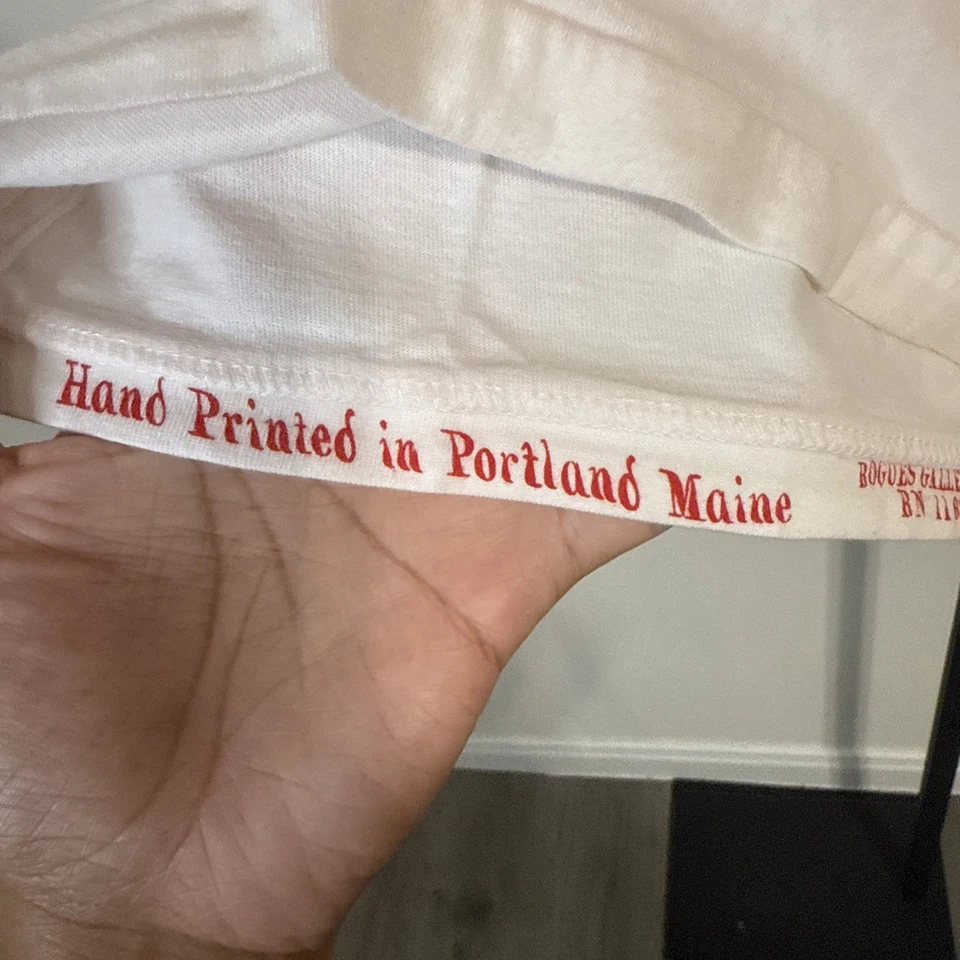 Rare Rogues Red Gallery Excavation Skull V-Neck Tee 100% Cotton Size MED - Image 4 of 4