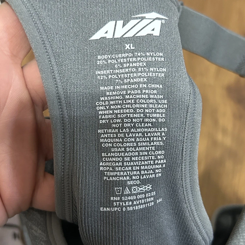 XL | SUJETADOR DEPORTIVO AVIA SOPORTE BAJO OJO DE CERRADURA SIN APARIENCIA - NEGRO Y GRIS Foto 3 de 4