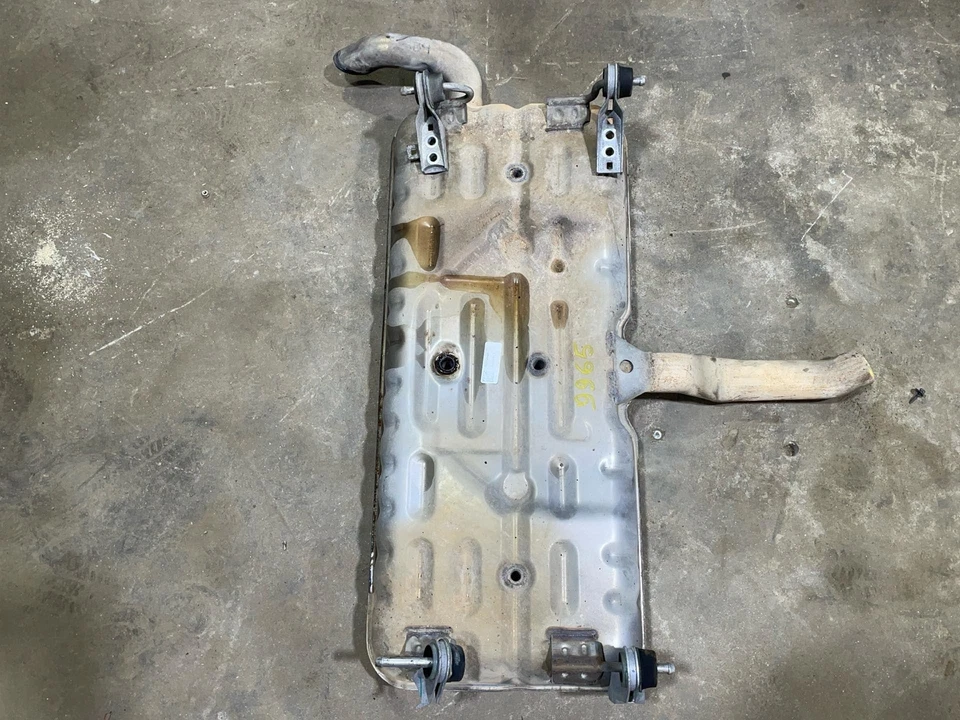 Silenciador de escape para Chrysler 200 2015 2016 2017 sedán 2,4 L 68143189AE fabricante original Foto 4 de 4