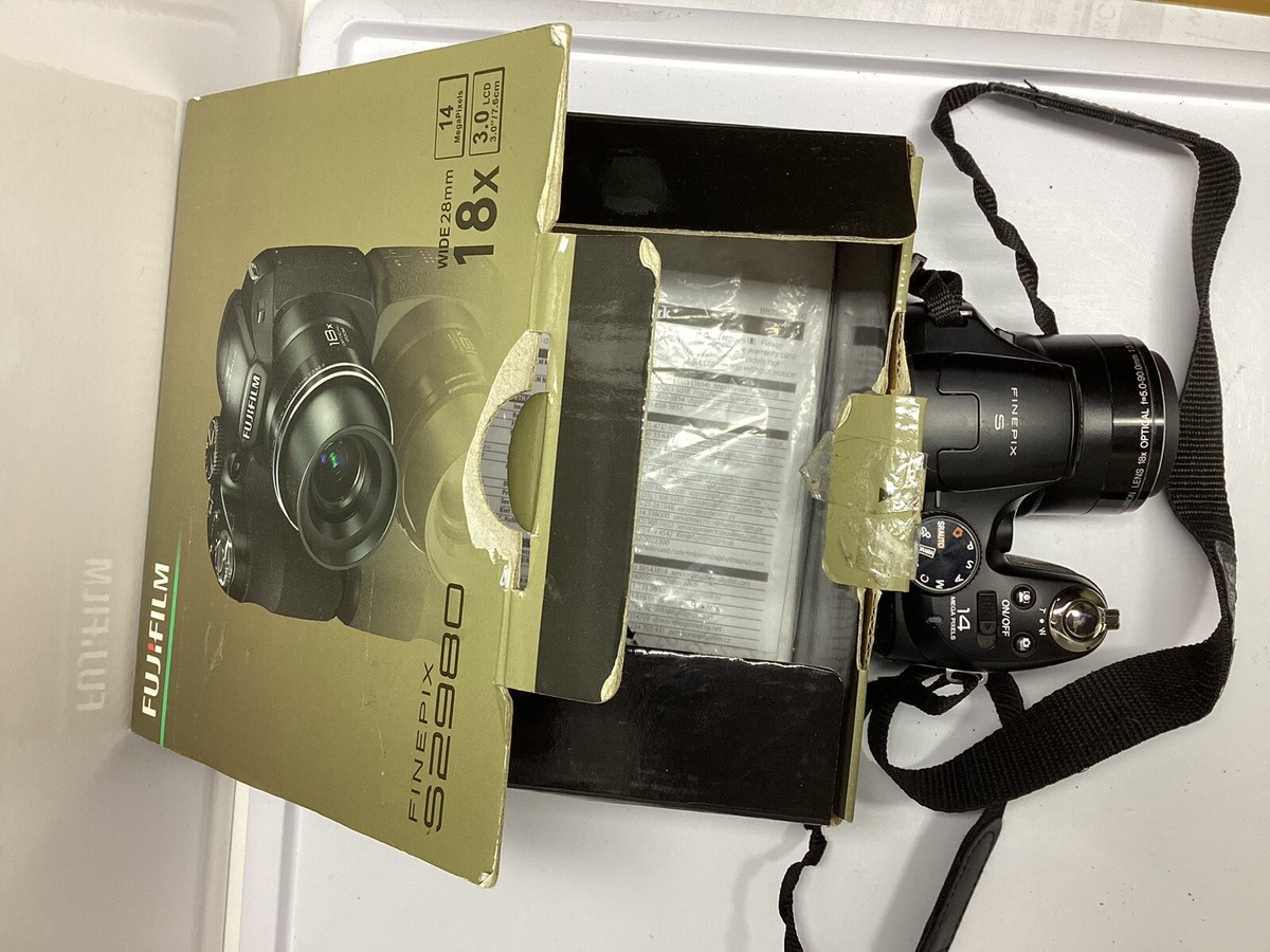 Portrait Fuji Finepix S2980 FujiFilm FinePix S2980 14 MP 18x