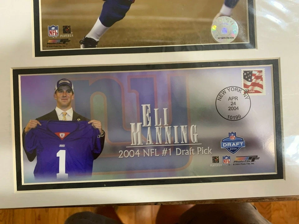 2004 Oficina de Correos de Estados Unidos NFL Eli Manning #1 selección del draft Gigantes de Nueva York fútbol americano en paquete Foto 2 de 3
