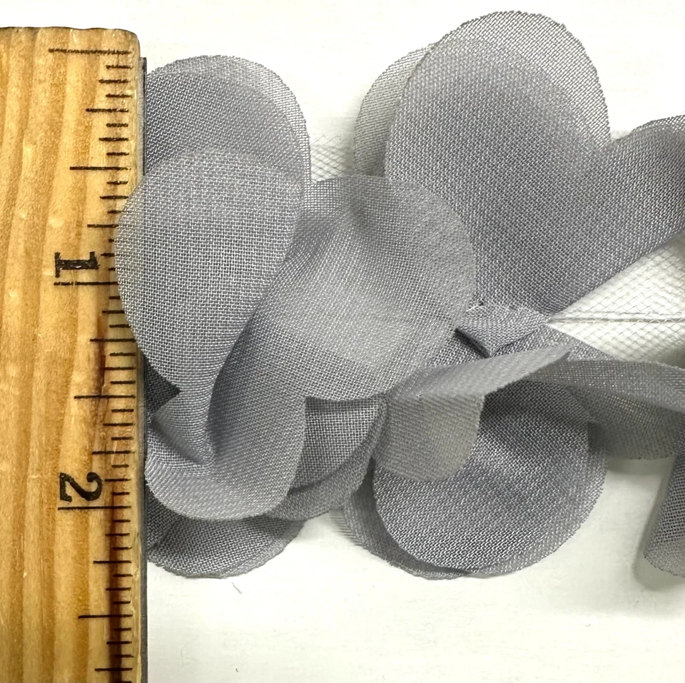 Pétalos grises de 2-1/4" - ¡10 yardas! Foto 2 de 3