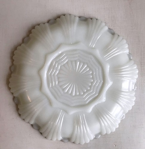 Vintage ANCHOR HOCKING Gold Scalloped Edge White Milk Glass Deviled Egg Plate - Picture 3 of 8