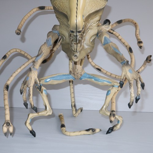 Independence Day Alien Supreme Commander 32 cm Action Figure Electronic Sounds - Picture 2 of 11