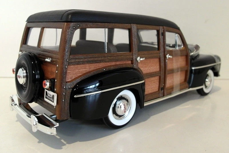 Lucky Diecast 1/18 Scale 00286 1948 Ford Woody Dark red - Image 3 of 4