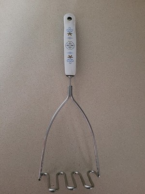 EKCO Carousel Blue Dutch Tulip Potato Masher Stainless Steel Bakelite Handle USA