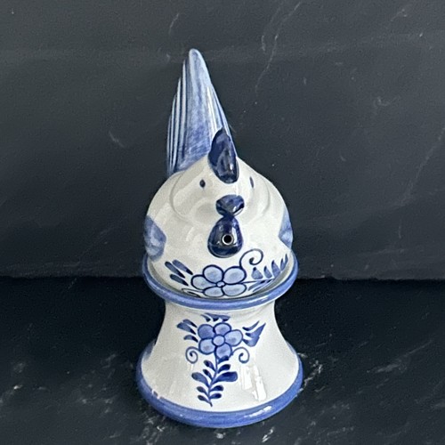 Vintage Delft Blue Salt & Pepper Shakers Hand Painted Hen/Chicken On A Stand - Foto 4 di 10
