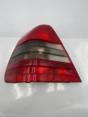 Feu arriere principal gauche (feux) MERCEDES CLASSE C 202 PHASE 1 2028200964 - Photo 1/4
