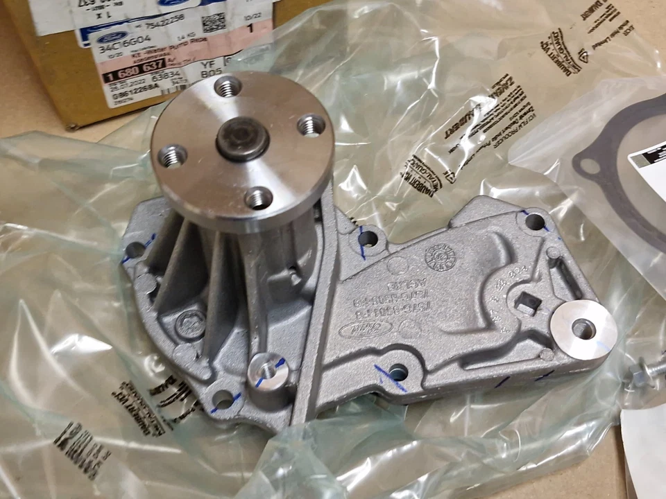 Ford Focus Water Pump 1.4 1.5 2005-2020 With gasket 1680637 Genuine NEW - Image 2 of 4