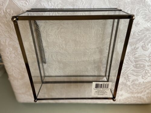 BEAUTIFUL METAL FRAMED AND GLASS DISPLAY STORAGE BOX W/CHAIN FOR LID - Picture 3 of 4
