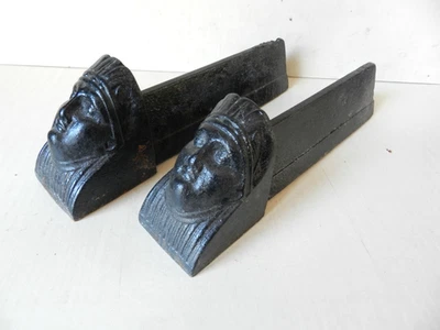 ANCIENNE PAIRE de CHENÊTS aux MARMOUSETS – 2 TÊTES ETHNIQUES en FONTE XIXe - Photo 1/4