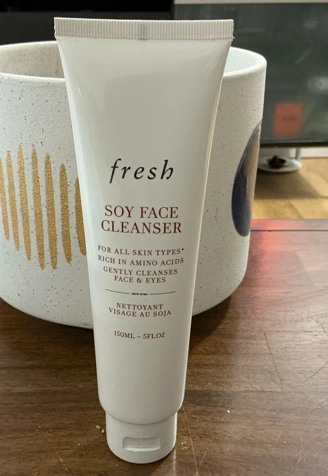 Limpiador facial de soja fresca para rostro y ojos 150 ml / 5 OZ TUBO SELLADO CON LÁMINA TAMAÑO COMPLETO Foto 2 de 4