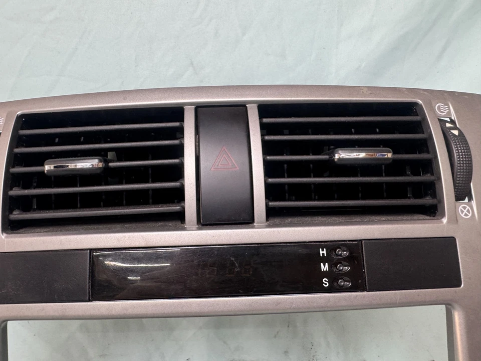 04-08 Suzuki Forenza AC controle climático calor rádio painel acabamento moldura relógio aberturas - Imagem 3 de 4