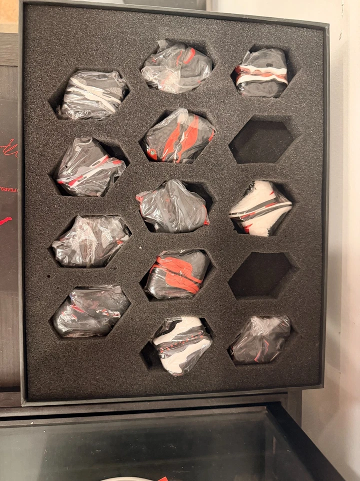 Enterbay NBA Michael Air Jordan Nike Shoes FINAL 1:6 Real Masterpiece 2 FIGURES - Image 3 of 4